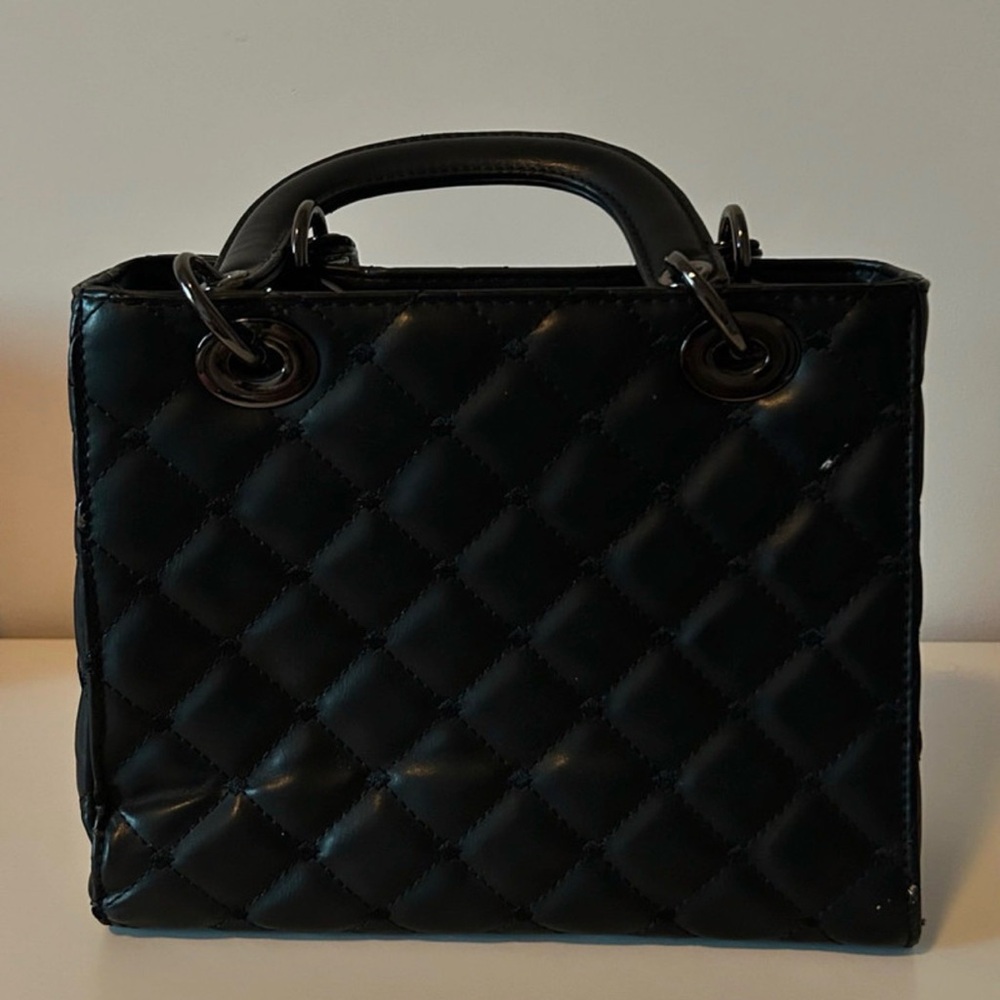 Elegant Black Quilted Handbag